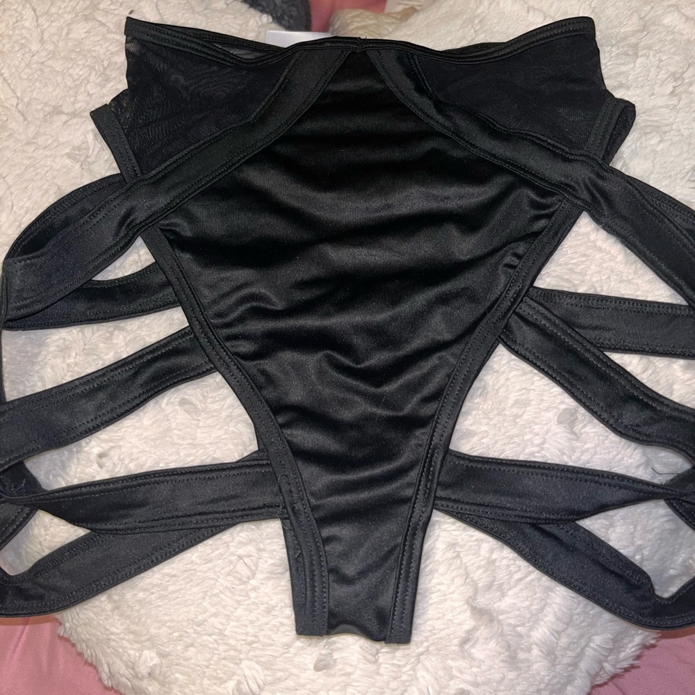 I Heart Raves high waisted strappy black bottoms booty shorts in size small